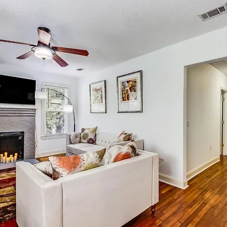 Modern Luxury Apartment 1 Mile From Forsyth Park-2