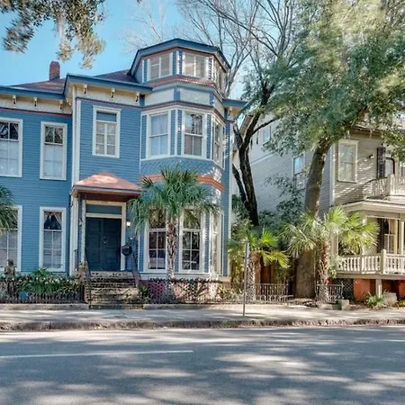 Elegant 2 Bed Directly On Forsyth Park-2