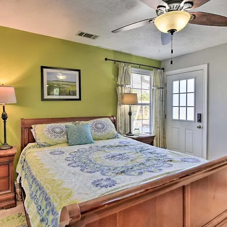 Cozy Family-Friendly Home Near Historic District!-3