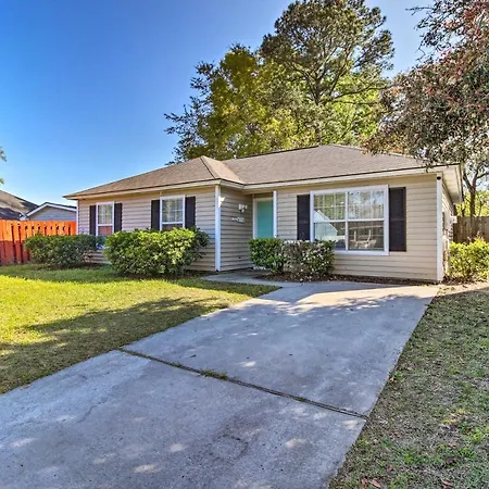 Savannah Getaway With Spacious Yard And Fire Pit!-2