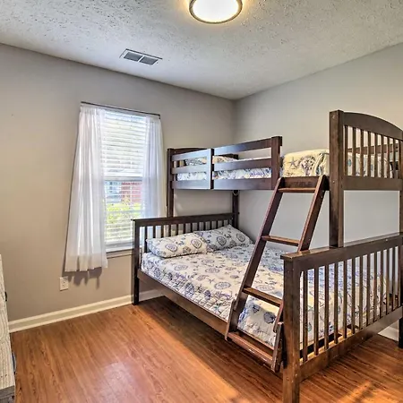 Savannah Getaway With Spacious Yard And Fire Pit!-3