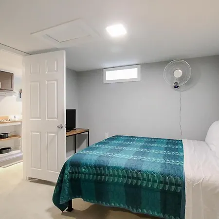 Tiny Cottage, Live With Pets In Central Savannah-2