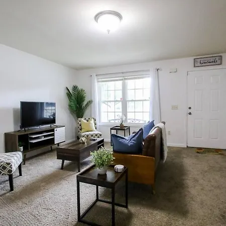 Near Historic District, 20 Minutes To Beach, Sav-3