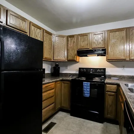 Oh Henry Townhouse For 6, 2 Miles From Downtown-3