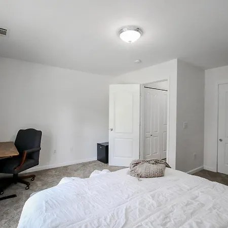 Oh Henry Townhouse For 6, 2 Miles From Downtown-2