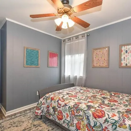 Hospital House, Blocks From Memorial Hospital Pet Friendly-2