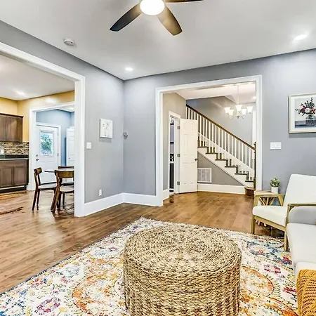 New! Charmingly Renovated House 5Min To Downtown-2
