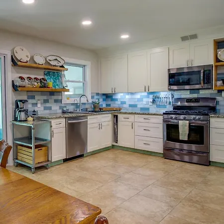 Charming Savannah Home Between Downtown And Beaches!-2