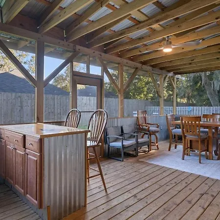 Spacious/Convenient 4 Bedrooms With Private Pool And Enclosed Patio-2