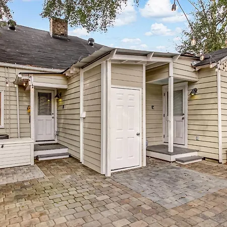 Historic 1892 Savannah Cottage Near Forsyth Park-3