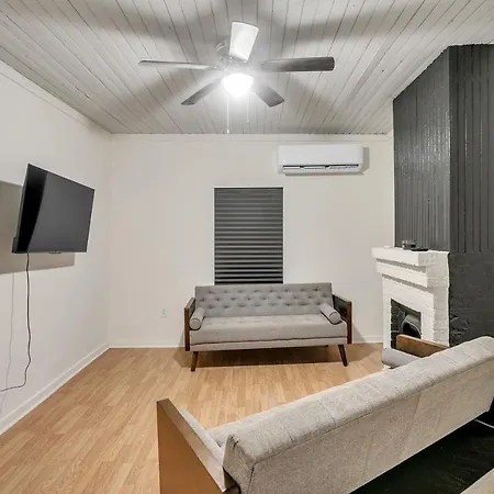 Cozy Charming Two-Story Home Great For Long Stays Home-2