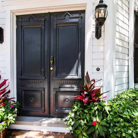 Irish Bar Your 2Br Stay In Historic Savannah-2