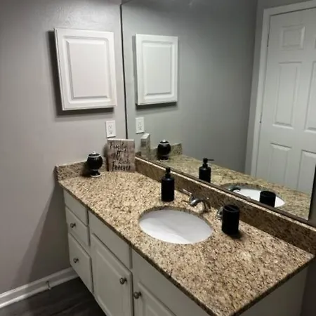 Extravagant 2 Br/2 Ba Apartment-2