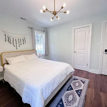 Charming Retreat House 7 Mins To Savannah Downtown Apartment-2