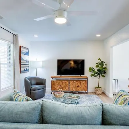 Contemporary Stylish Home Btw Dwtn Savannah&Tybee!-2