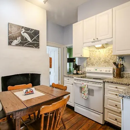 Artists House-2 Apartments Off Street Parking-2