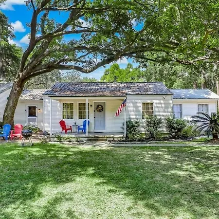 Humbly Happy On Hope Isle-Island Feel-Large Yard-Private-2