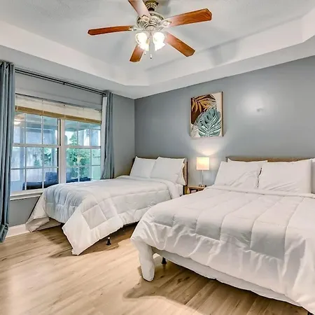 Near Hospital And Downtown- Lodging On Leghorn-3