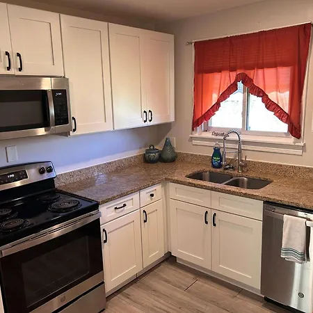 Garden City Delight-Less Than 5 Miles From Downtown!-3