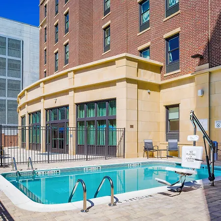 Fairfield Inn & Suites By Marriott Savannah Downtown Historic District-3