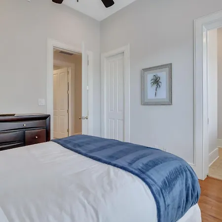 Sky Suite At 300 Drayton-2
