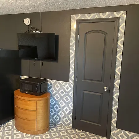 Carole Motel-2