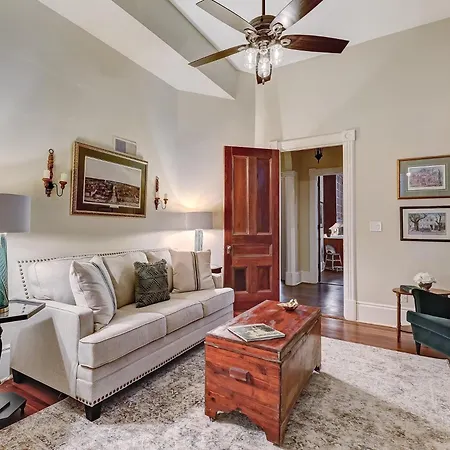Parlor On Lafayette-2