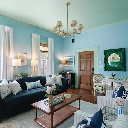 Charming Savannah Duplex Courtyard Parking-3