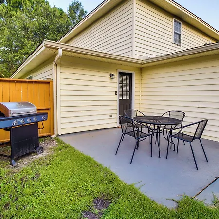 Soothing Savannah Townhome With Patio!-2