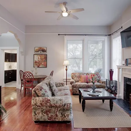 420Waldburg A - Modern Apt With Southern Charm Blocks From Forsyth-3