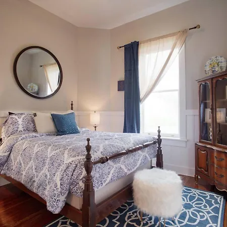 416A Waldburg St - Newly Renovated 1920'S Historic District Apt-3