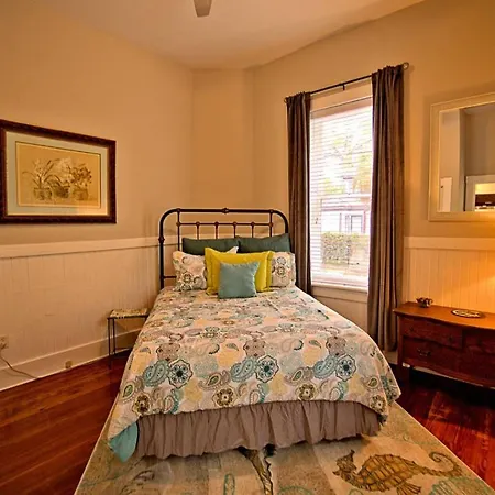 420Waldburg A - Modern Apt With Southern Charm Blocks From Forsyth-2