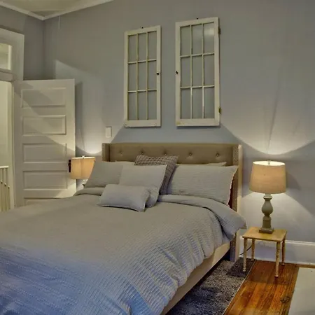 Beautiful 6 Bed, 5 Bath Historic Savannah Home-3