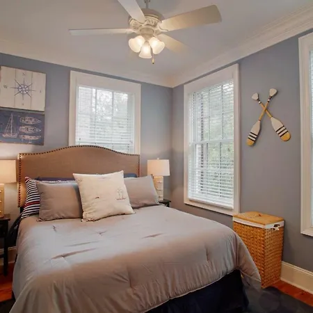 Beautiful 3Bed Townhome In Historic Downtown Savannah-2