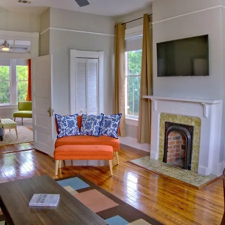Beautiful Brick 2 Bedroom Home-2
