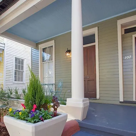 Huge 5 Bed, 5 Bath In Historic Downtown Savannah-2