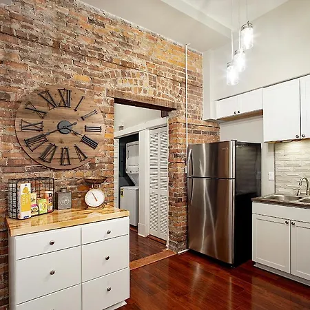 Newly Renovated Historic Savannah Townhome!-3