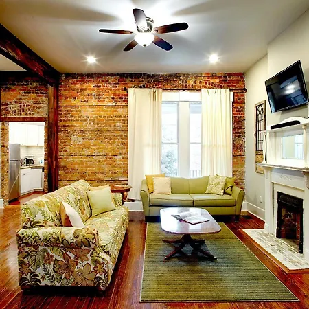 Newly Renovated Historic Savannah Townhome!-2