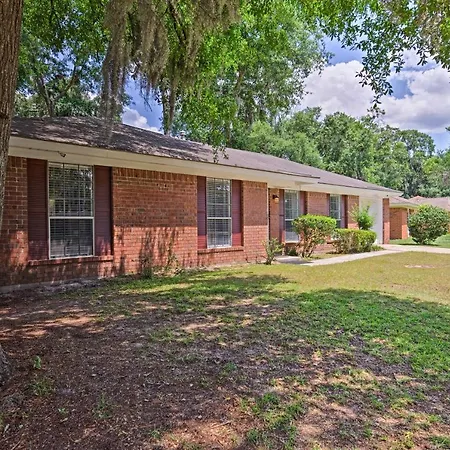 Updated Savannah Home W/ Yard - Near River Street!-2