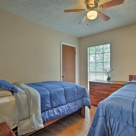 Updated Savannah Home W/ Yard - Near River Street!-3