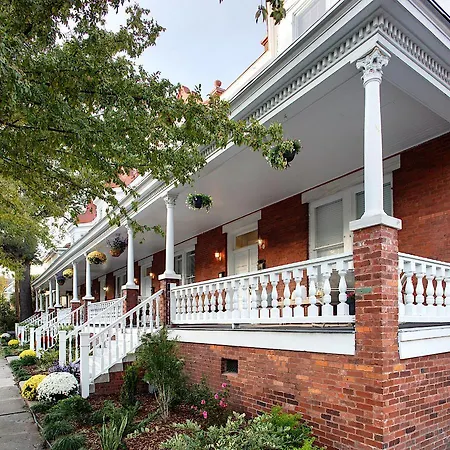2 Bedroom Newly Renovated Townhome In Historic Savannah-3