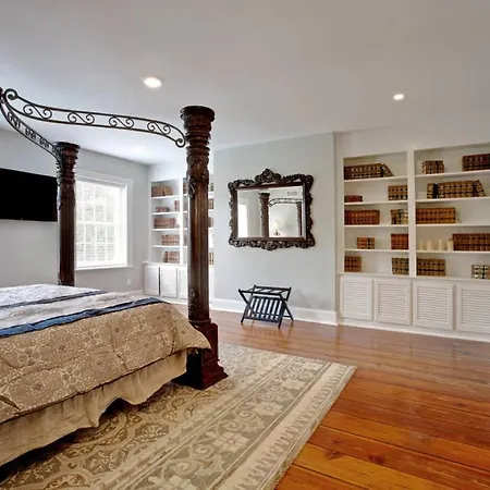 Newly Renovated 4 Bed 3 Bath And 2 Parking Spots-3