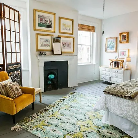 Apartment E - Monterey Sq Penthouse Apt In 19Th C Building Apt E-2