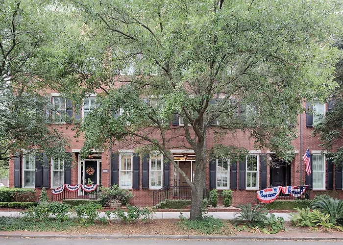 Liberty Street Redbrick Town And Carriage House