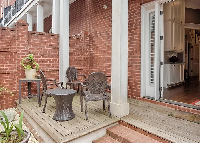 Liberty Street Redbrick Town And Carriage House