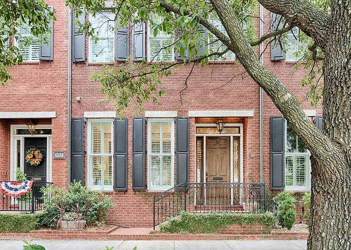 Liberty Street Redbrick Town And Carriage House