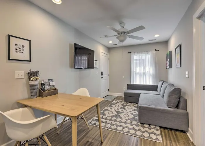 Updated Savannah Apartment - Walk To Forsyth Park!