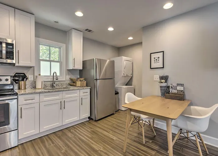 Updated Savannah Apartment - Walk To Forsyth Park!