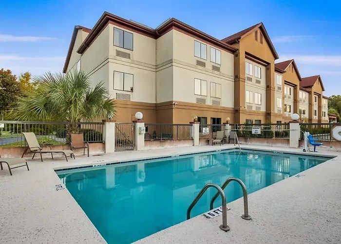 Clarion Pointe Savannah Gateway I-95