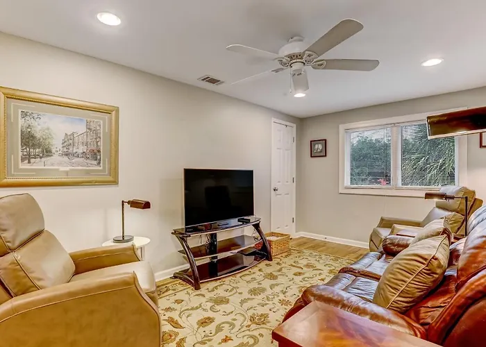 Evergreen Inn Unit B
